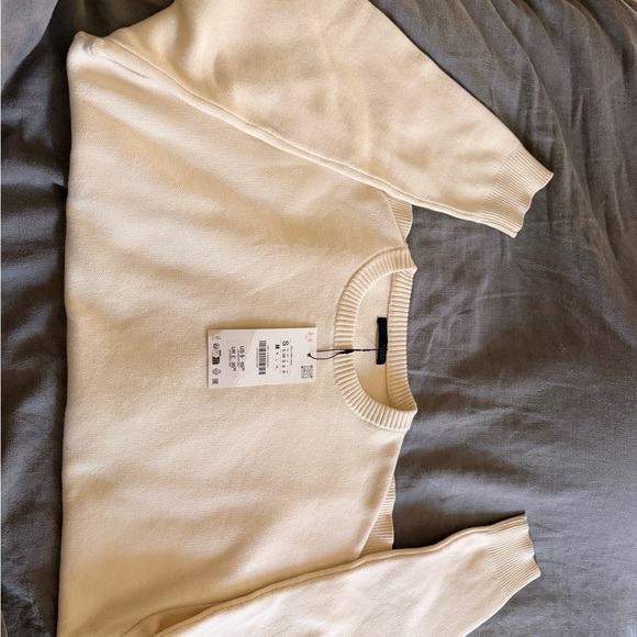 Zara Cream Crewneck Sweater - Picture 2 of 2